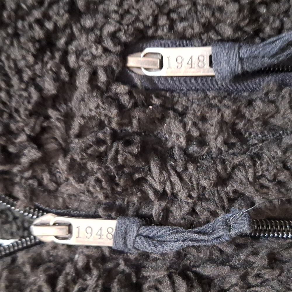 Weatherproof Hooded Black Sherpa Vest - Picture 6 of 8